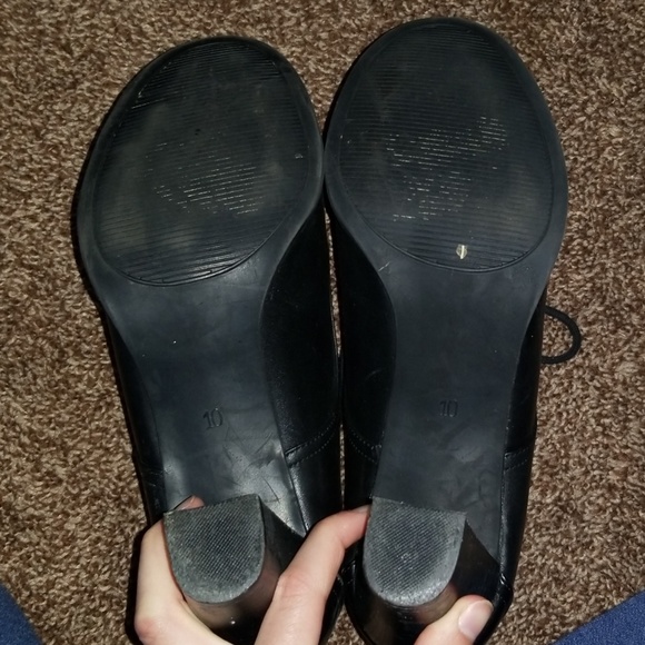 Shoes - Picture 3 of 4